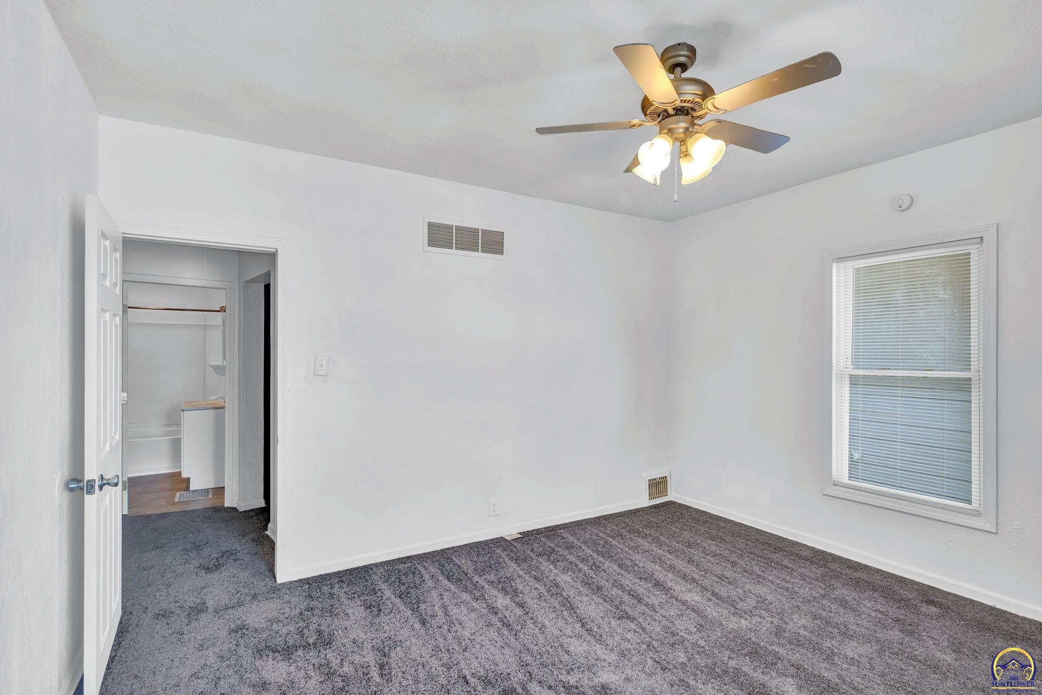 1017 Southwest 16th Street Topeka, KS 66604 - Photo 11 of 29