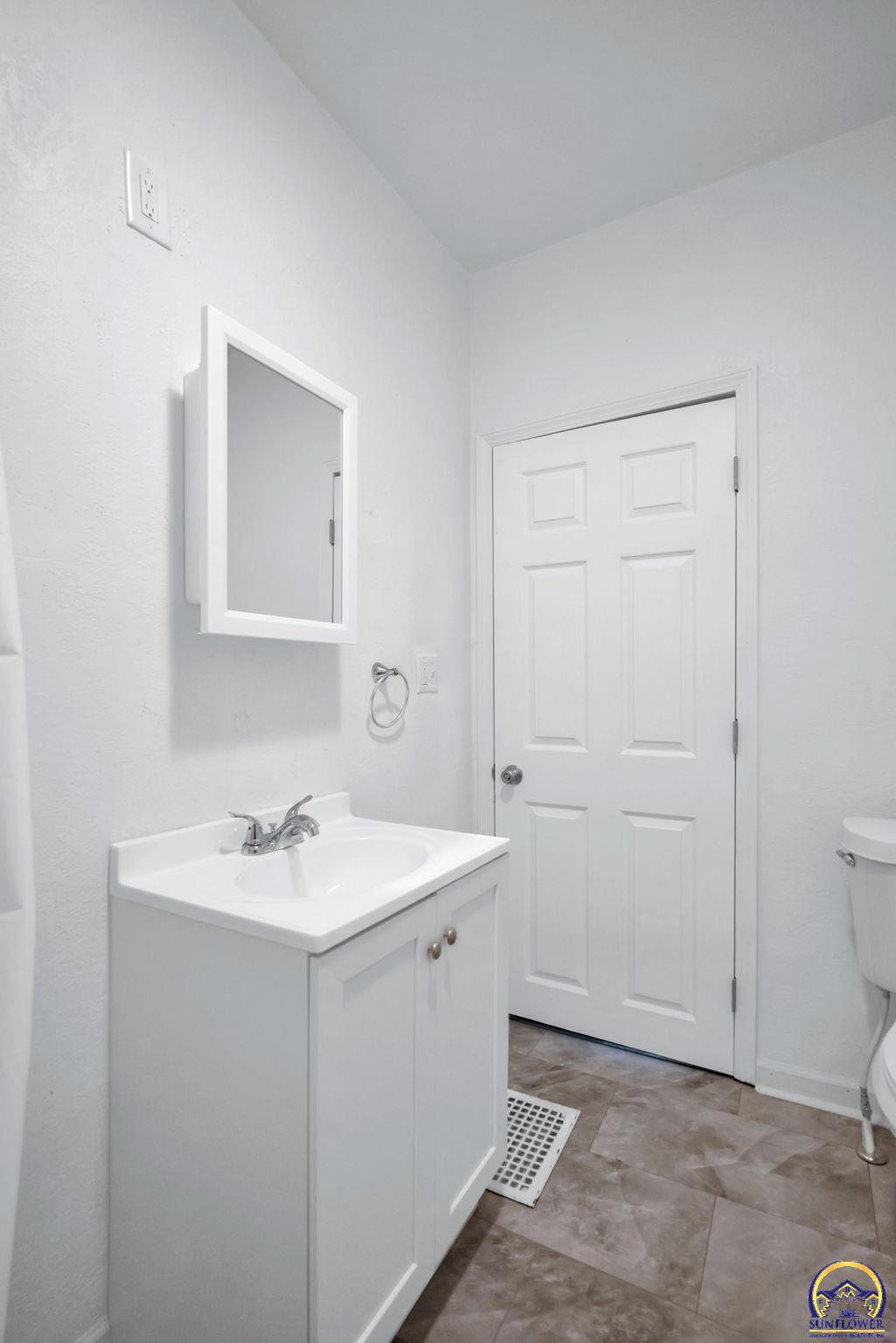 1017 Southwest 16th Street Topeka, KS 66604 - Photo 13 of 29