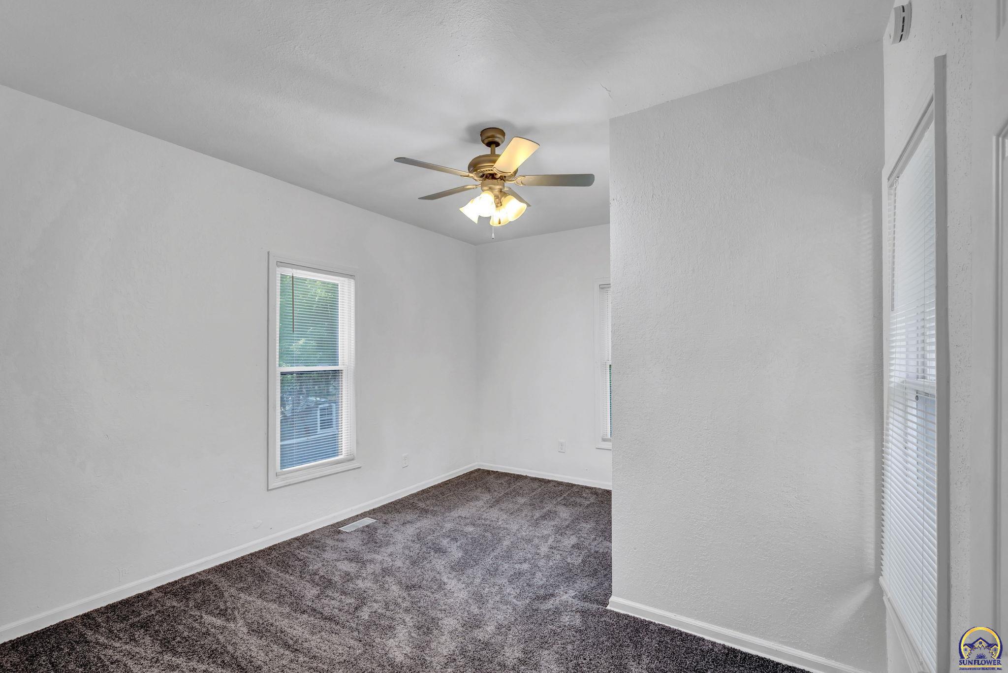 1017 Southwest 16th Street Topeka, KS 66604 - Photo 24 of 29