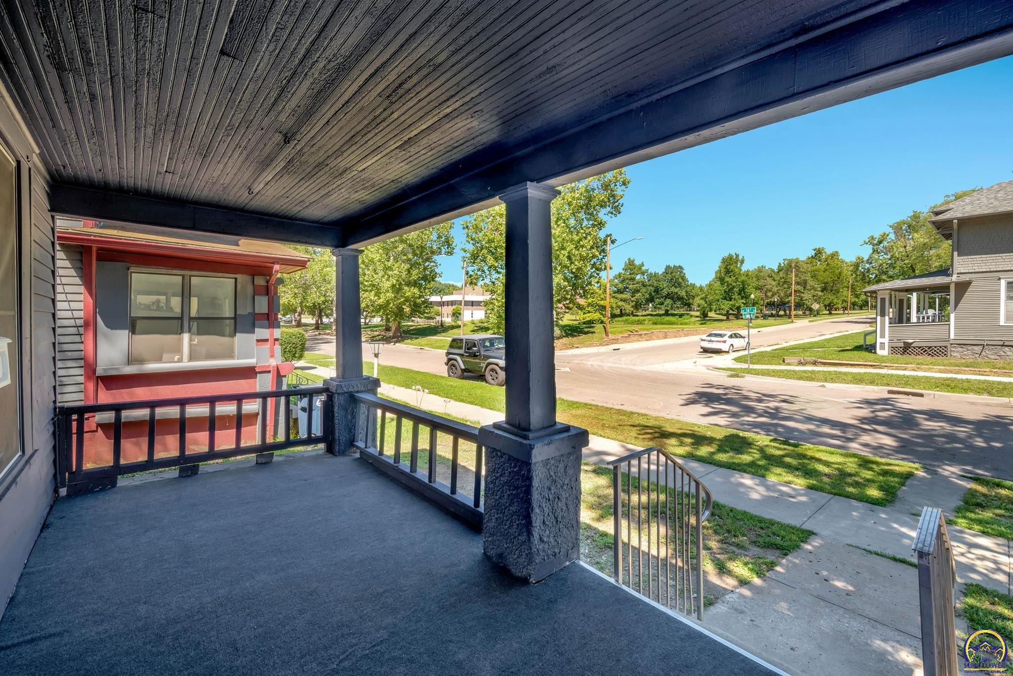 1017 Southwest 16th Street Topeka, KS 66604 - Photo 4 of 29