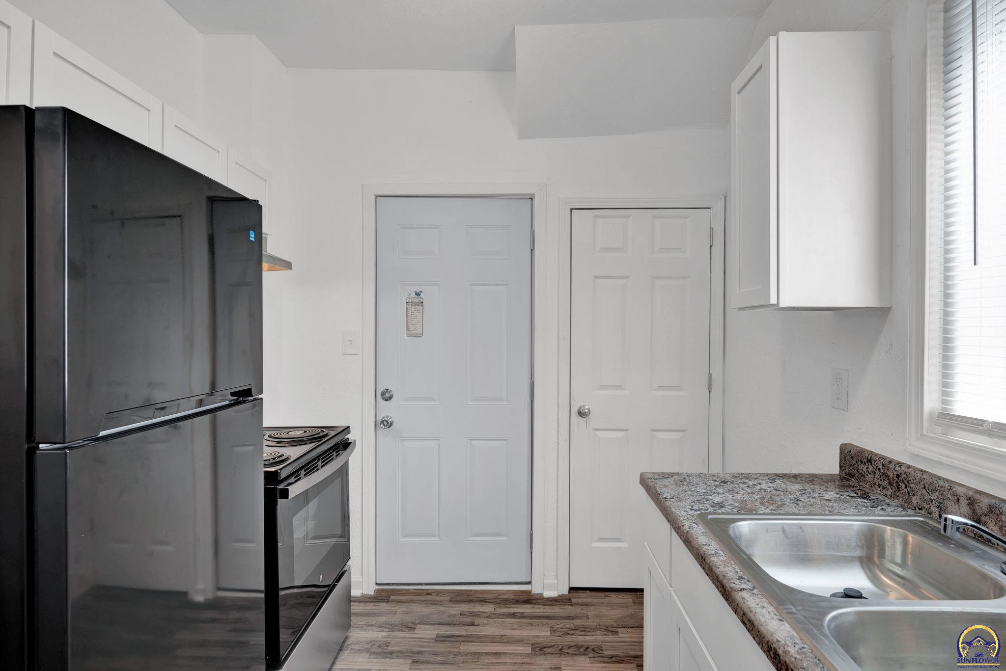 1017 Southwest 16th Street Topeka, KS 66604 - Photo 6 of 29