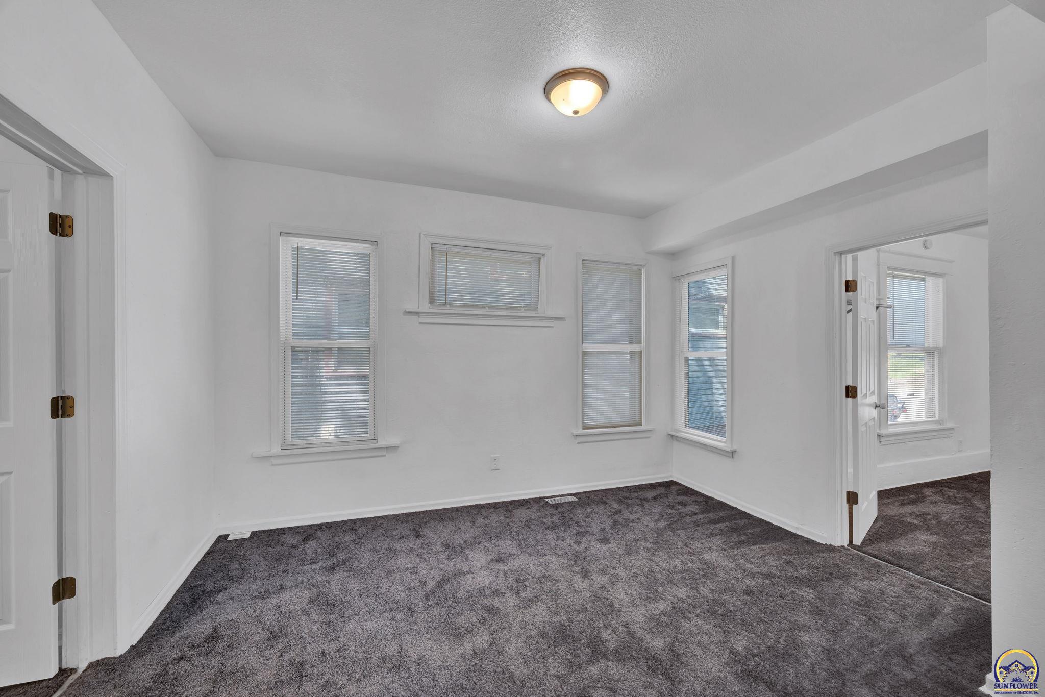 1017 Southwest 16th Street Topeka, KS 66604 - Photo 9 of 29