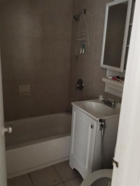1845 Pembroke Road, Unit 212 Hollywood, FL 33020 - Photo 4 of 4 Bathroom