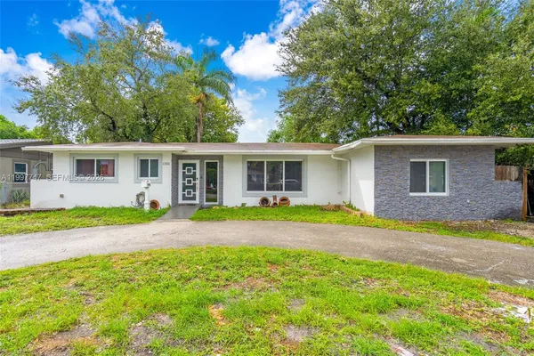 $4,000 | 17930 Northeast 6th Avenue, North Miami Beach, FL 33162