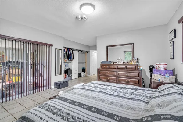 $4,000 | 17930 Northeast 6th Avenue, North Miami Beach, FL 33162