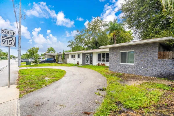 $4,000 | 17930 Northeast 6th Avenue, North Miami Beach, FL 33162