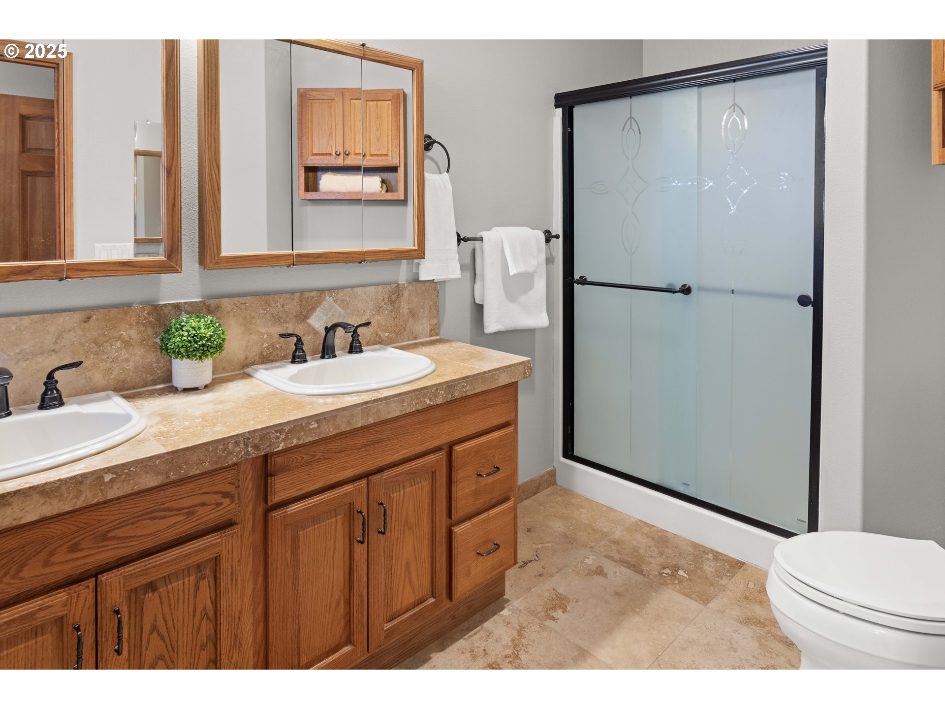 260 Round House Road Astoria, OR 97103 - Photo 20 of 37 a bathroom with a sink and a mirror