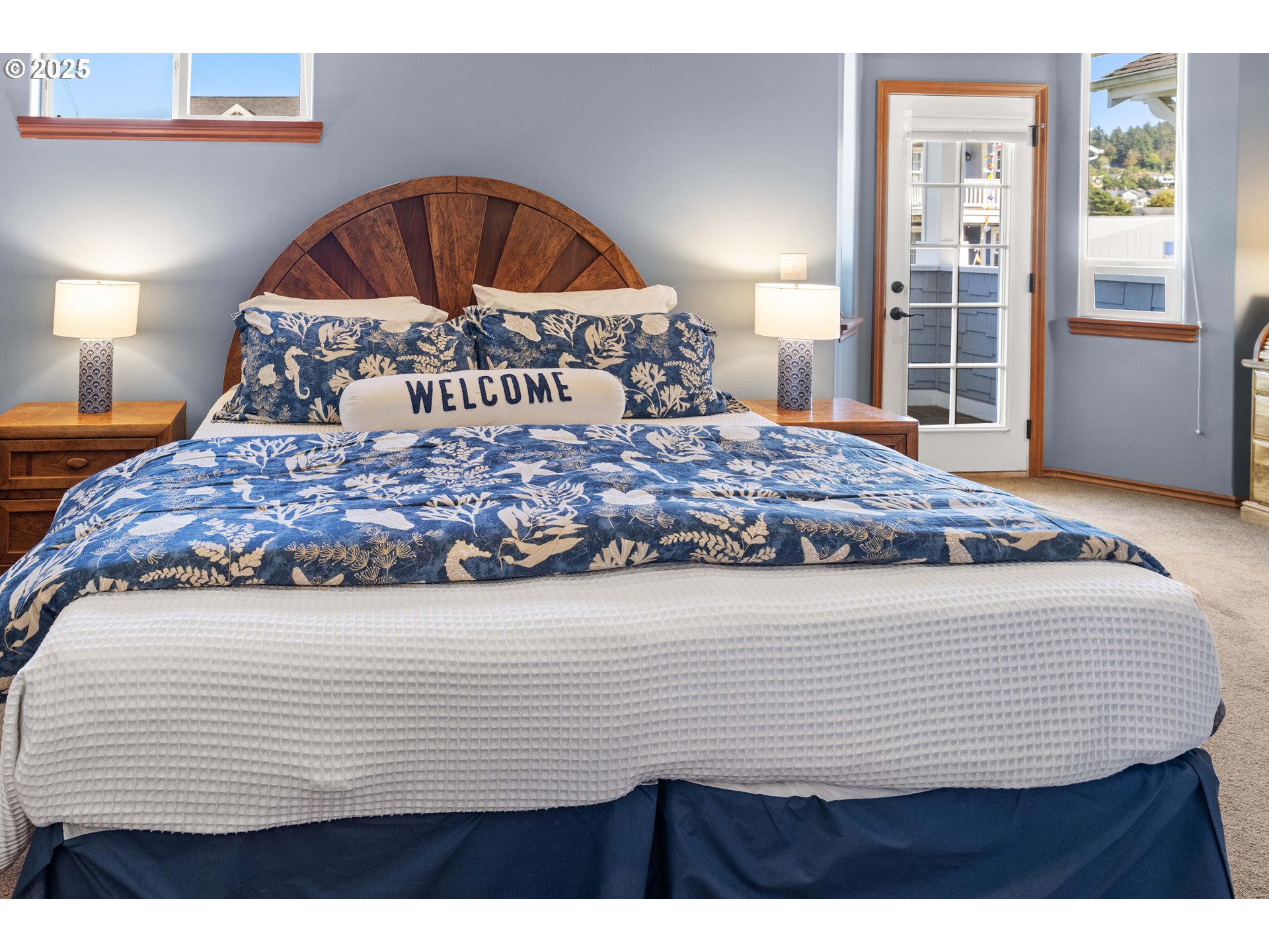 260 Round House Road Astoria, OR 97103 - Photo 24 of 37 a bedroom with a bed and a window