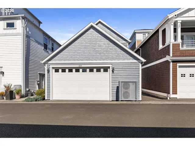 $699,000 | 260 Round House Road, Astoria, OR 97103