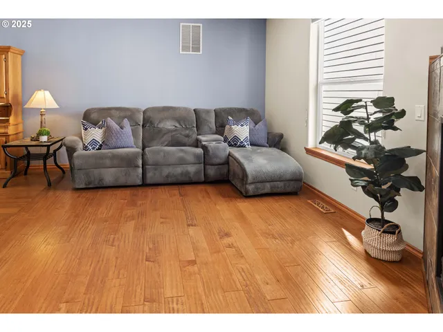 $699,000 | 260 Round House Road, Astoria, OR 97103