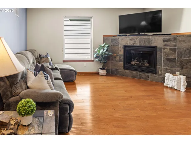 $699,000 | 260 Round House Road, Astoria, OR 97103