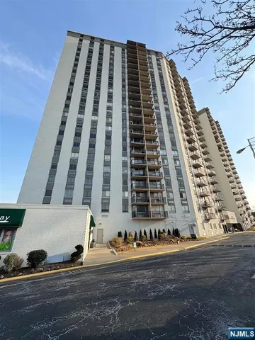 $285,000 | 100 Manhattan Avenue, Union City, NJ 07087