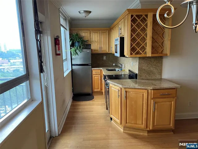 $285,000 | 100 Manhattan Avenue, Union City, NJ 07087