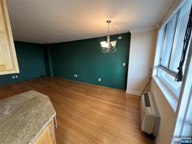 $285,000 | 100 Manhattan Avenue, Union City, NJ 07087