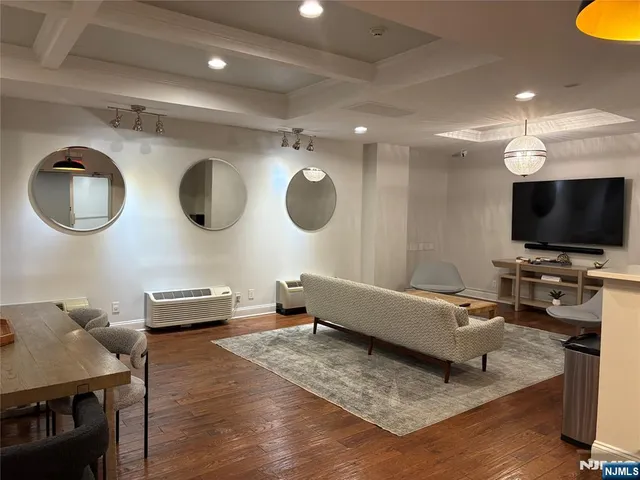 $285,000 | 100 Manhattan Avenue, Union City, NJ 07087