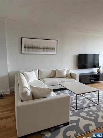 $285,000 | 100 Manhattan Avenue, Union City, NJ 07087