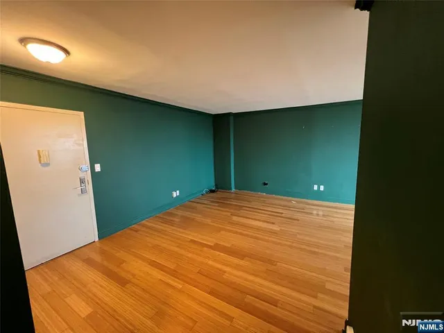 $285,000 | 100 Manhattan Avenue, Union City, NJ 07087