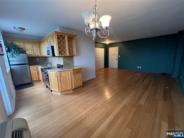 $285,000 | 100 Manhattan Avenue, Union City, NJ 07087