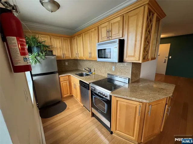 $285,000 | 100 Manhattan Avenue, Union City, NJ 07087