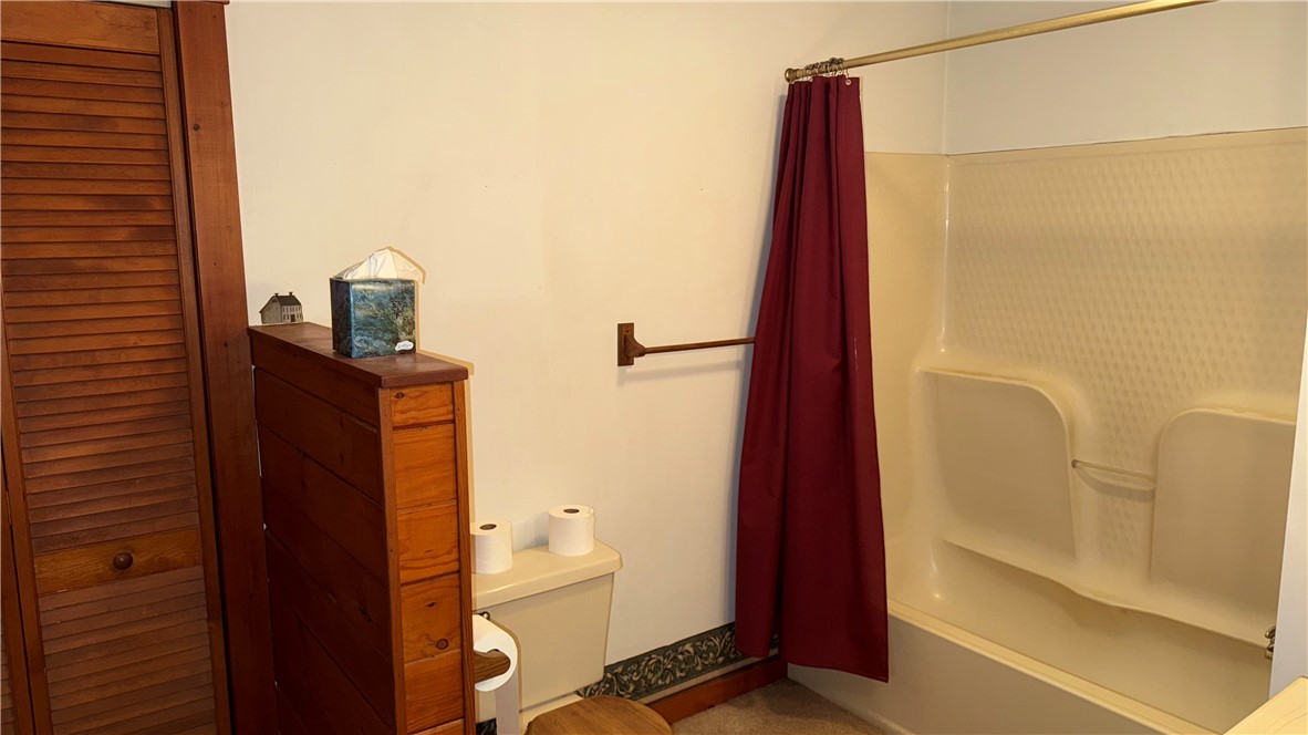 6242 Knowlesville Road Alabama, NY 14013 - Photo 16 of 36 Full Bathroom