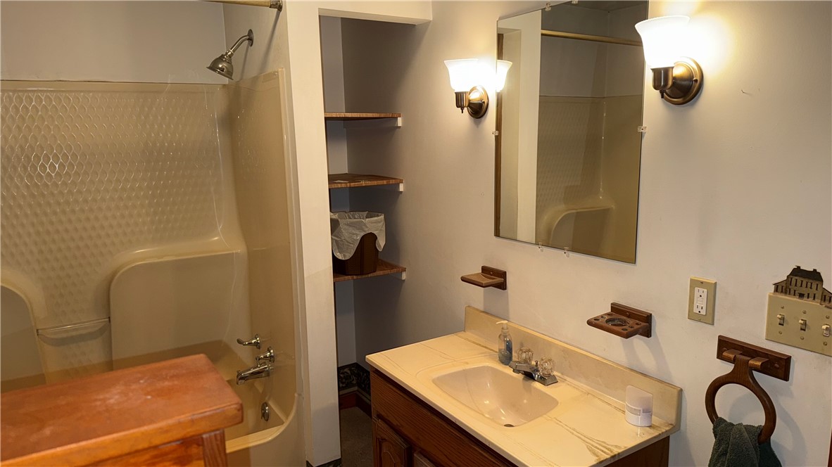 6242 Knowlesville Road Alabama, NY 14013 - Photo 7 of 36 Full Bathroom