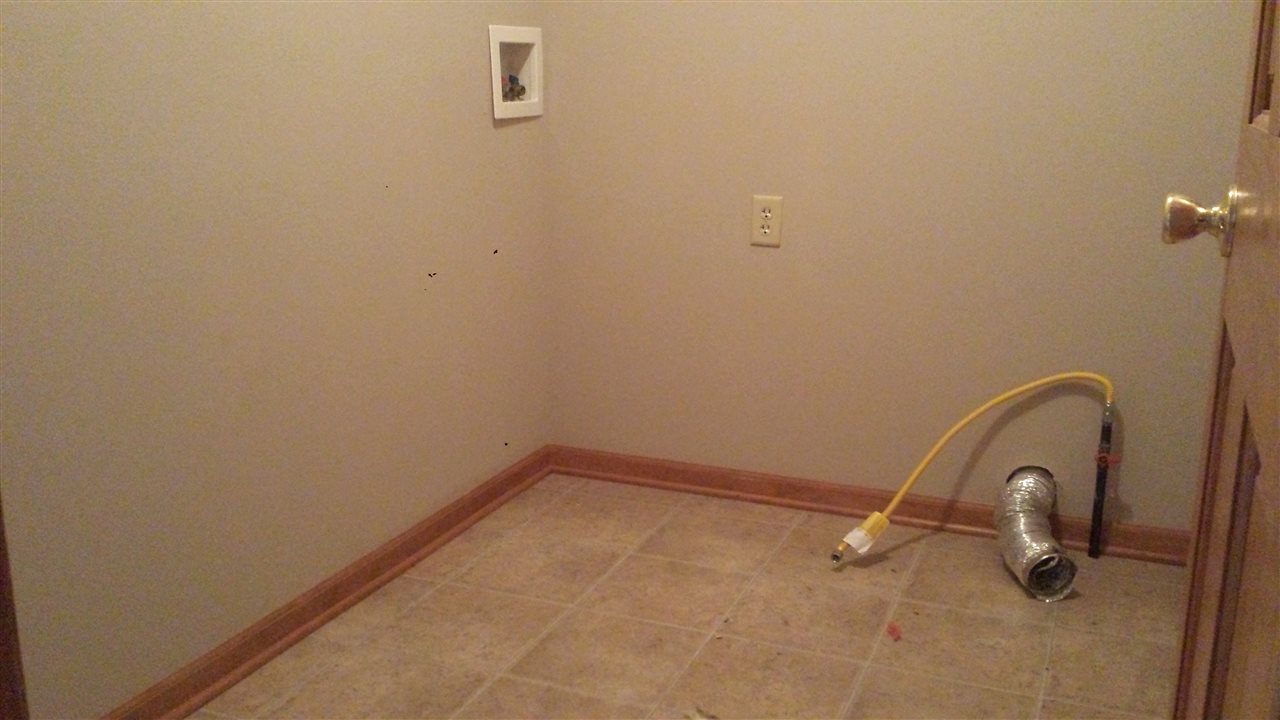 1700 Knights Lane Rochelle, IL 61068 - Photo 10 of 18 Gallery Image 10