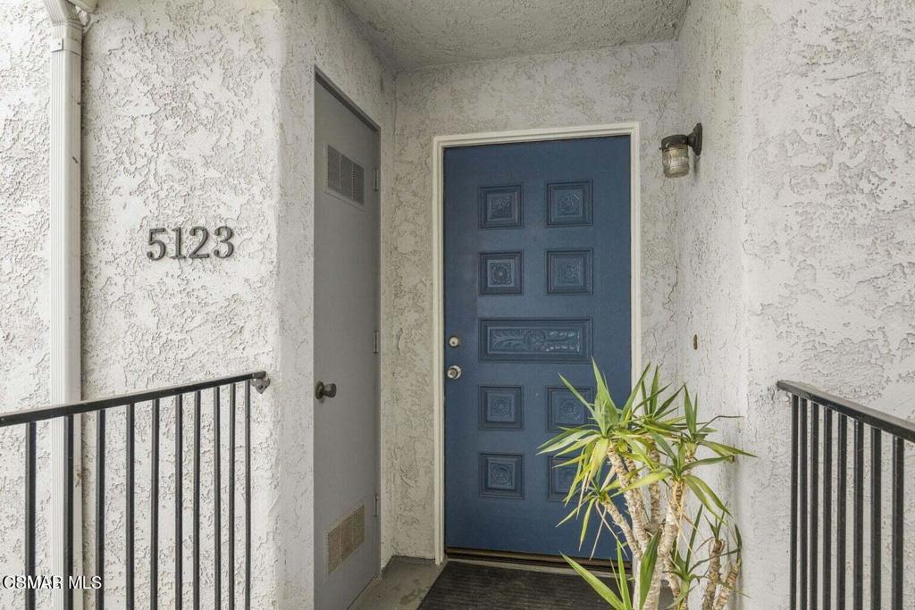 5123 Longfellow Way Oxnard, CA 93033 - Photo 2 of 21