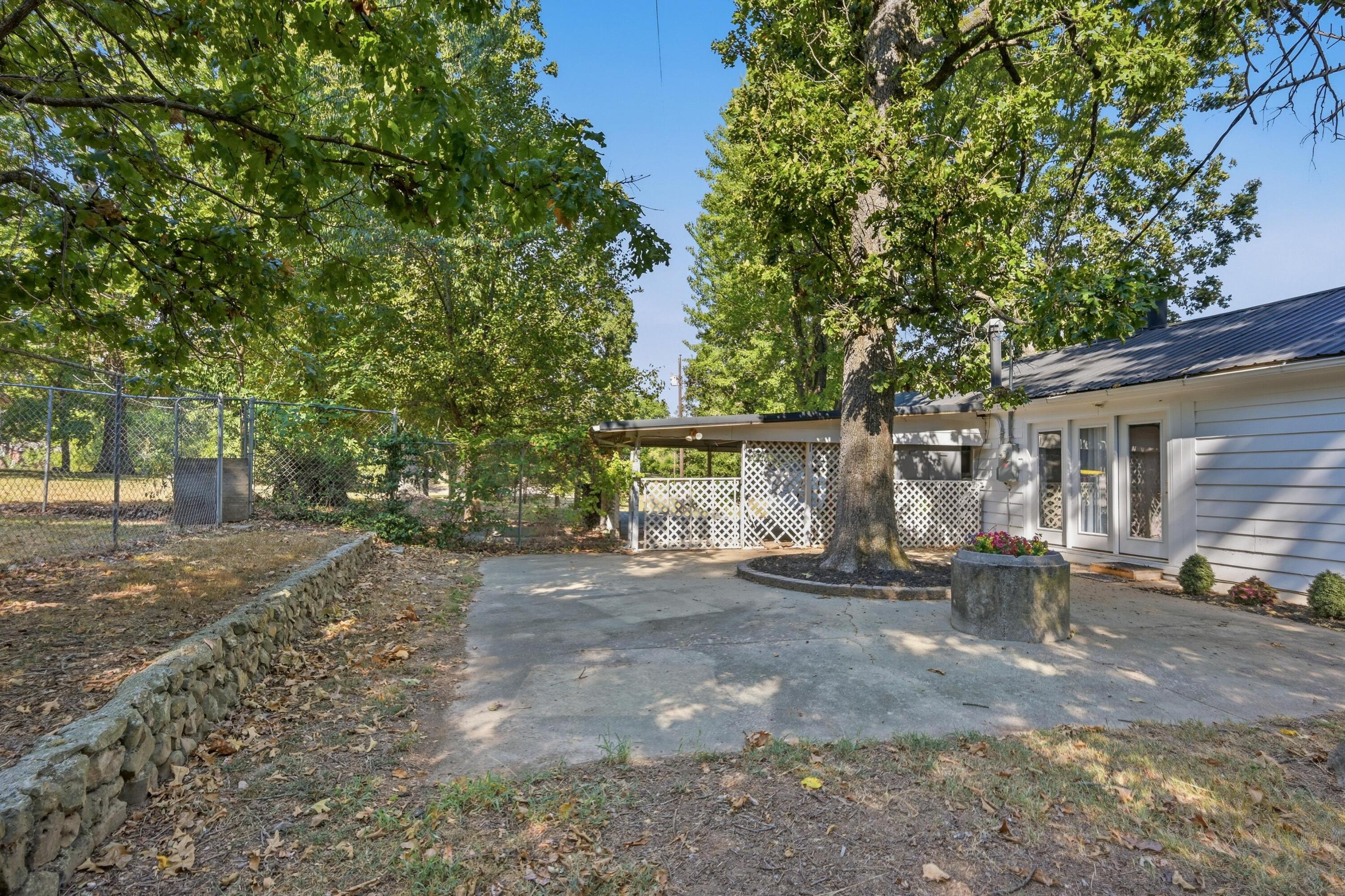16997 State Rte HH Neosho, MO 64850 - Photo 36 of 52 037