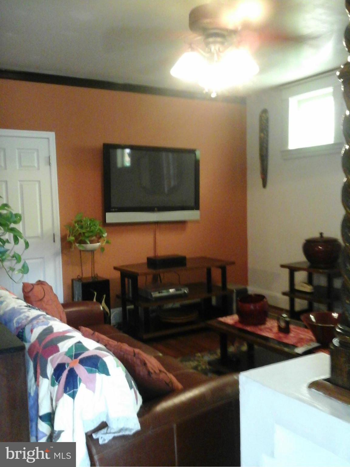 3814 Ridgecroft Road Baltimore, MD 21206 - Photo 3 of 14 Living Room