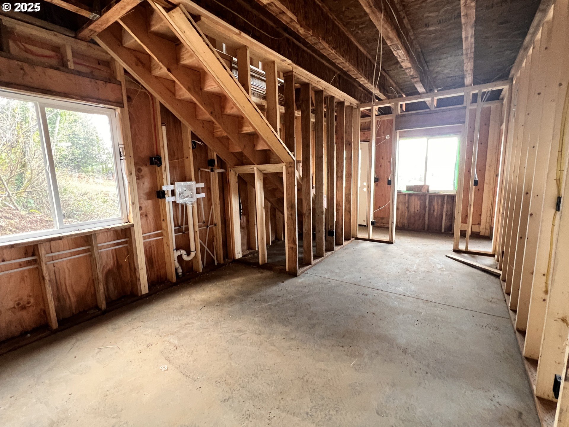 680-682 Elm Avenue Reedsport, OR 97467 - Photo 9 of 36 a view of an empty room with a window