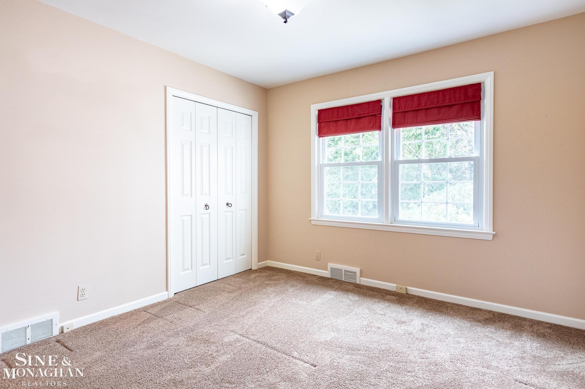 945 North Renaud Road Grosse Pointe, MI 48236 - Photo 12 of 28 50090194-11.JPG