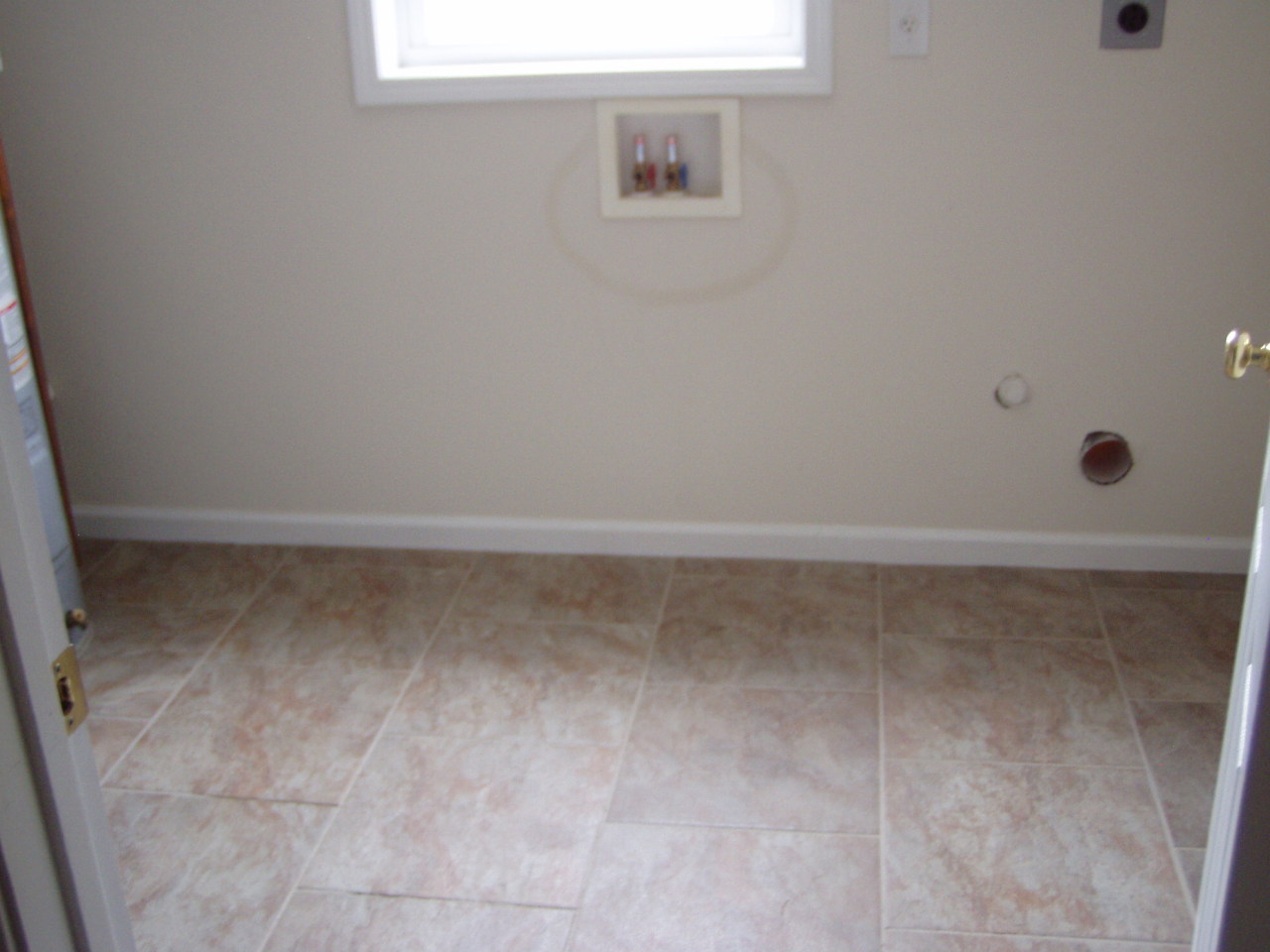705 North Mill Road Salem, VA 24153 - Photo 29 of 35 Laundry room w/Tiled Floor