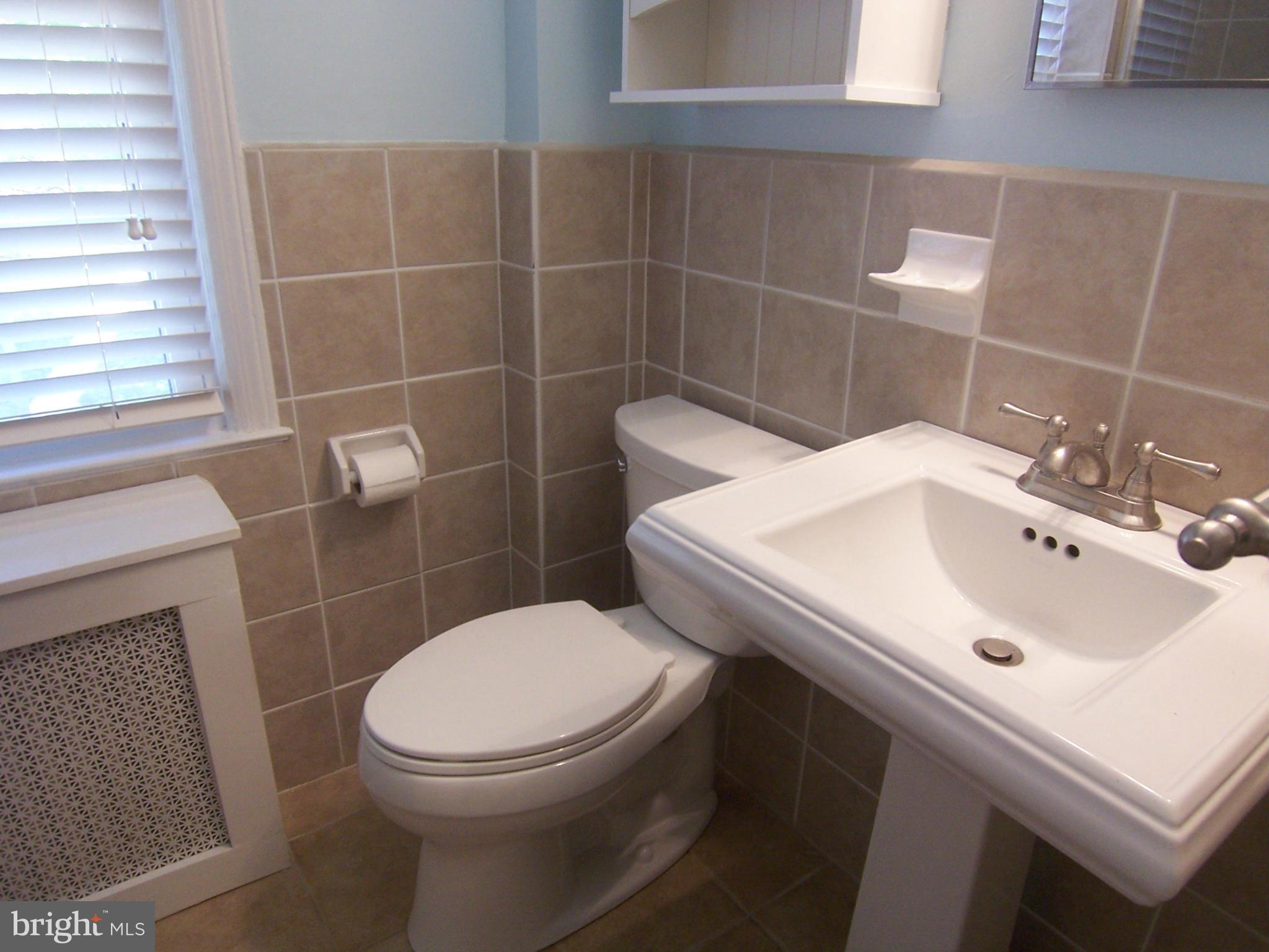8329 Grubb Road, Unit G202 Silver Spring, MD 20910 - Photo 8 of 23 Bath (Master)
