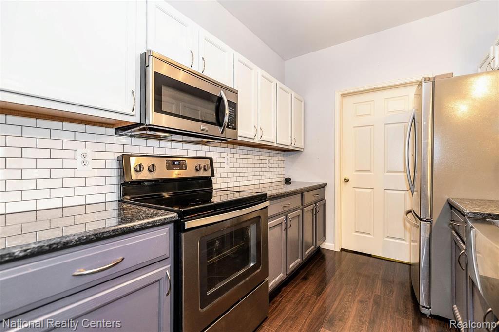 11740 Farmington Road Livonia, MI 48150 - Photo 17 of 31