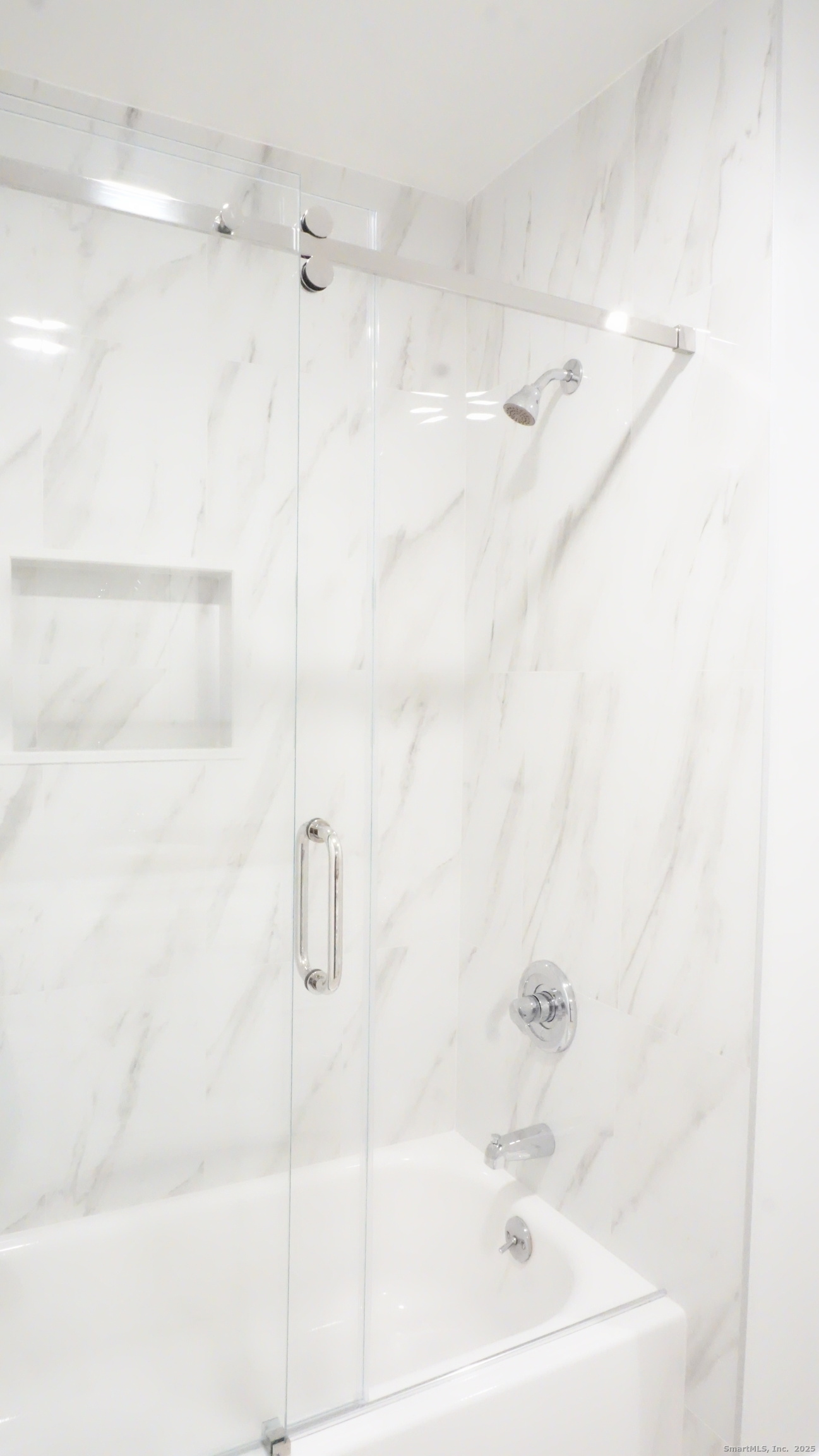 24 Overlook Drive, Unit 24 Monroe, CT 06468 - Photo 18 of 32 a bathroom with a bathtub