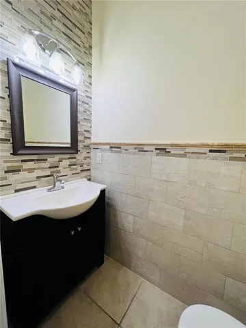 $2,500 | 6881 47th Lane North, Pinellas Park, FL 33781