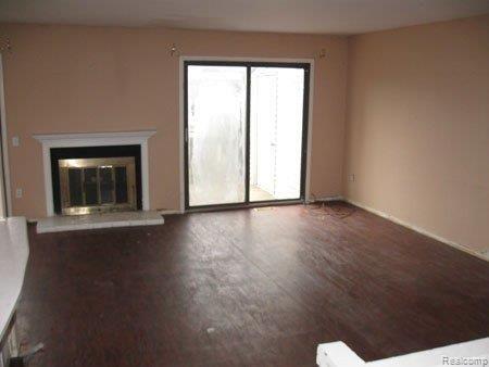 1036 Willow Grove Court Rochester, MI 48307 - Photo 4 of 22 IMG_9596.jpg