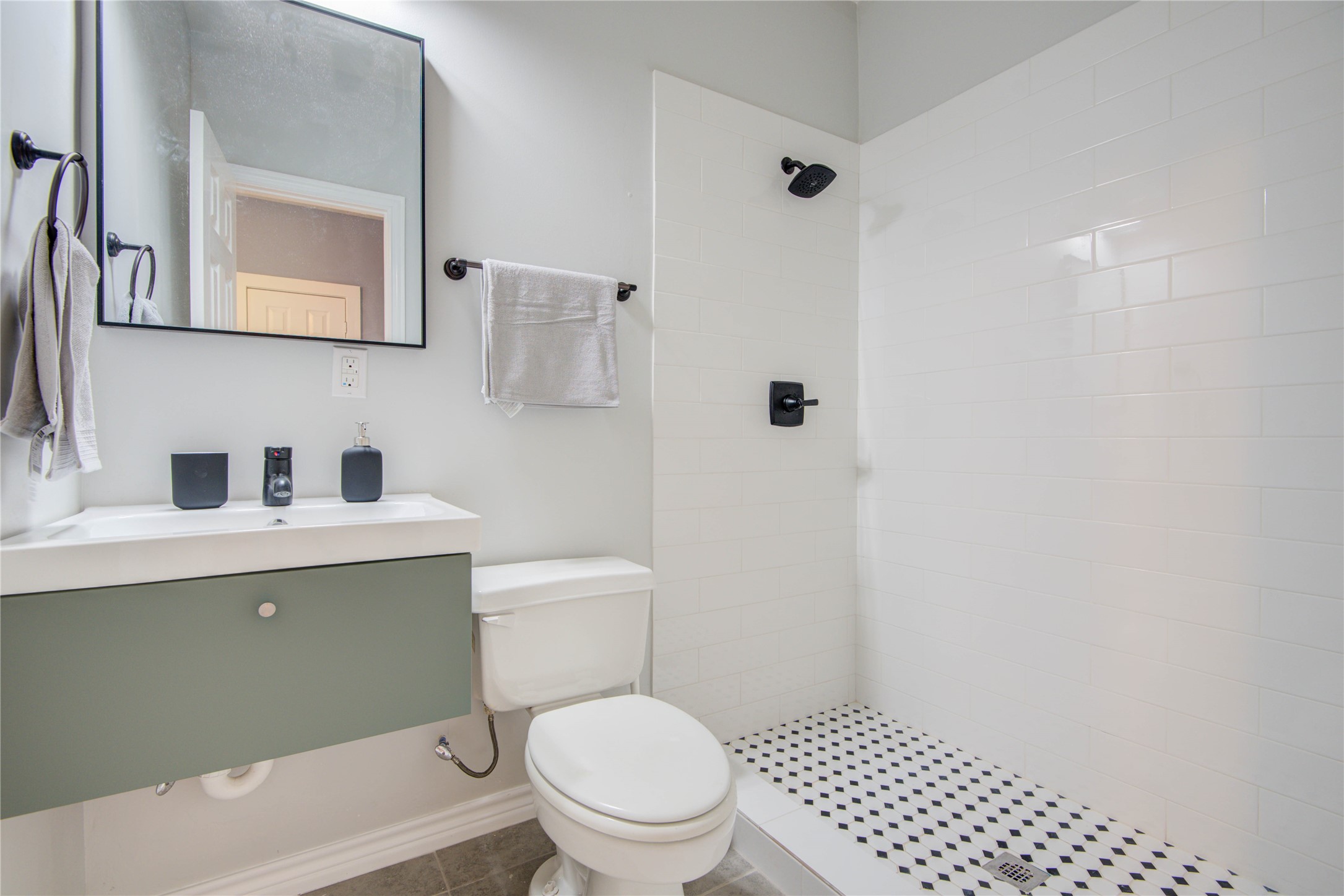 2712 Link Road Houston, TX 77009 - Photo 27 of 35 a bathroom with a toilet a sink and mirror