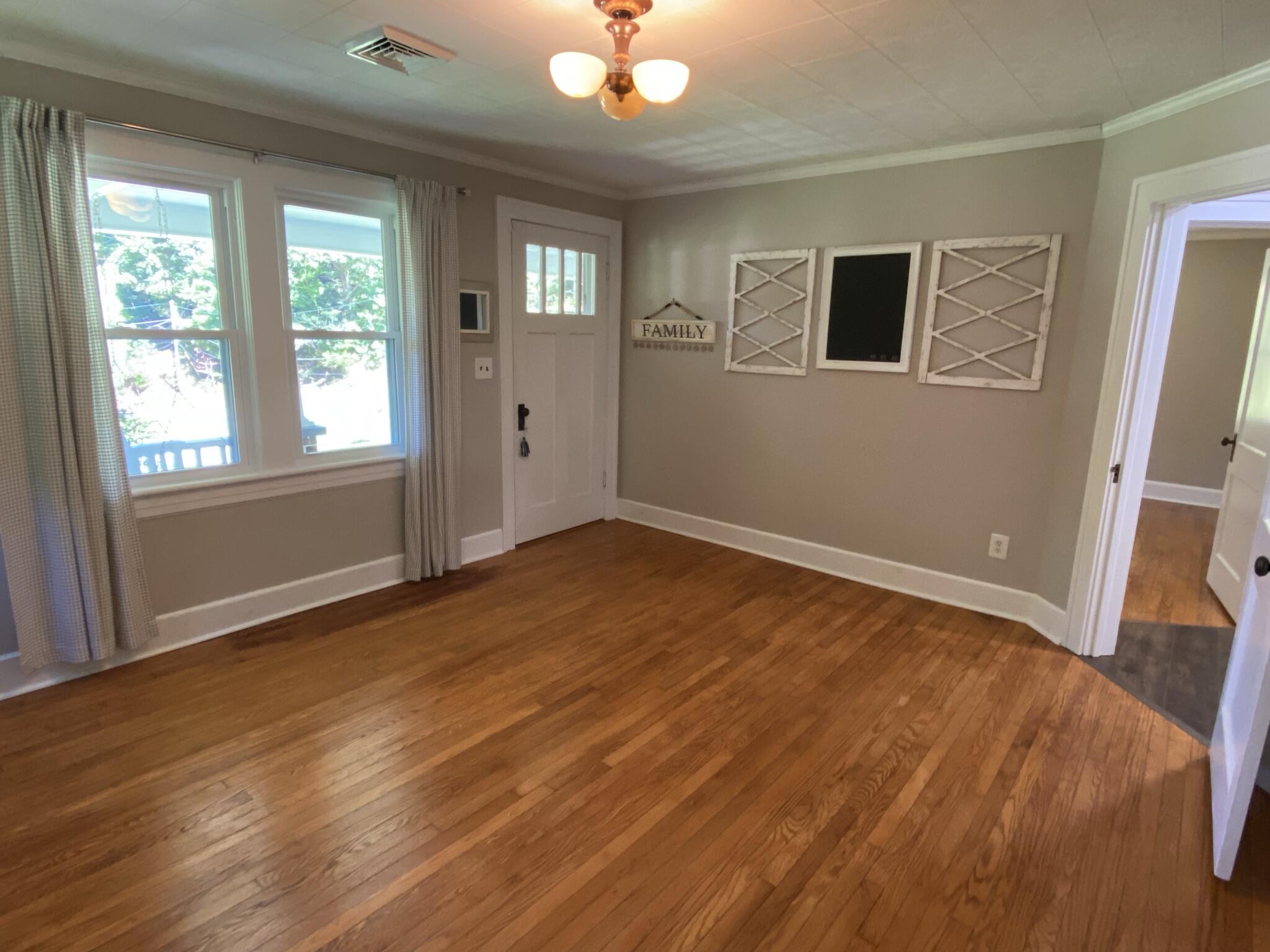 6 Living Room