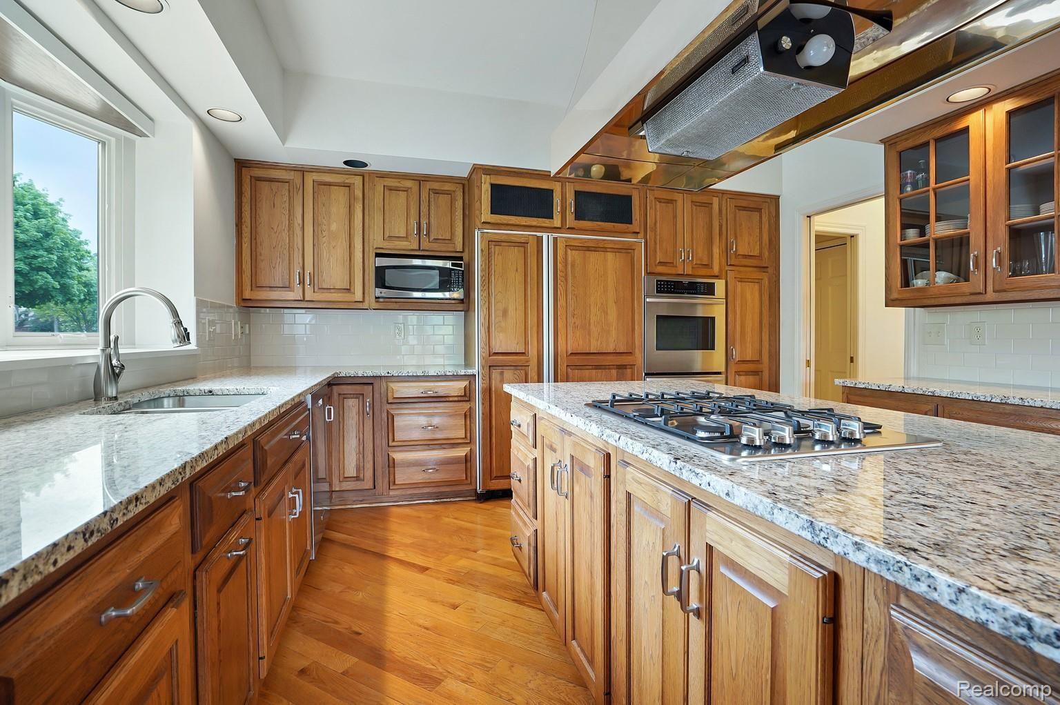 1023 Stony Pointe Boulevard Rochester, MI 48307 - Photo 13 of 43 Spacious Kitchen