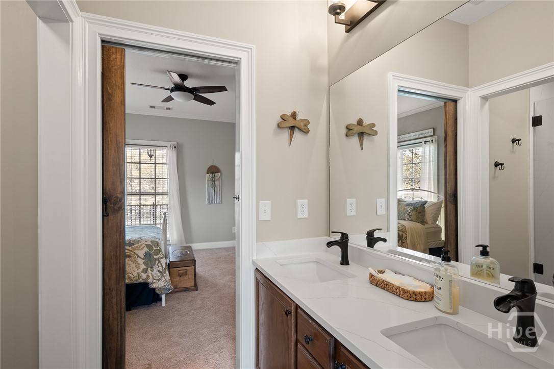 2202-2206 Lem Edwards Road Colbert, GA 30628 - Photo 40 of 75 Jack-N-Jill Bathroom