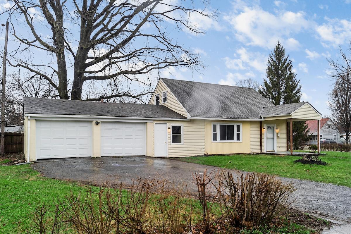 984 Exeter Road Columbus, OH 43213 - Photo 2 of 18