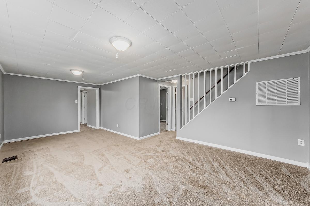 984 Exeter Road Columbus, OH 43213 - Photo 4 of 18