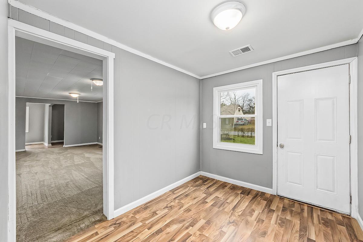 984 Exeter Road Columbus, OH 43213 - Photo 6 of 18