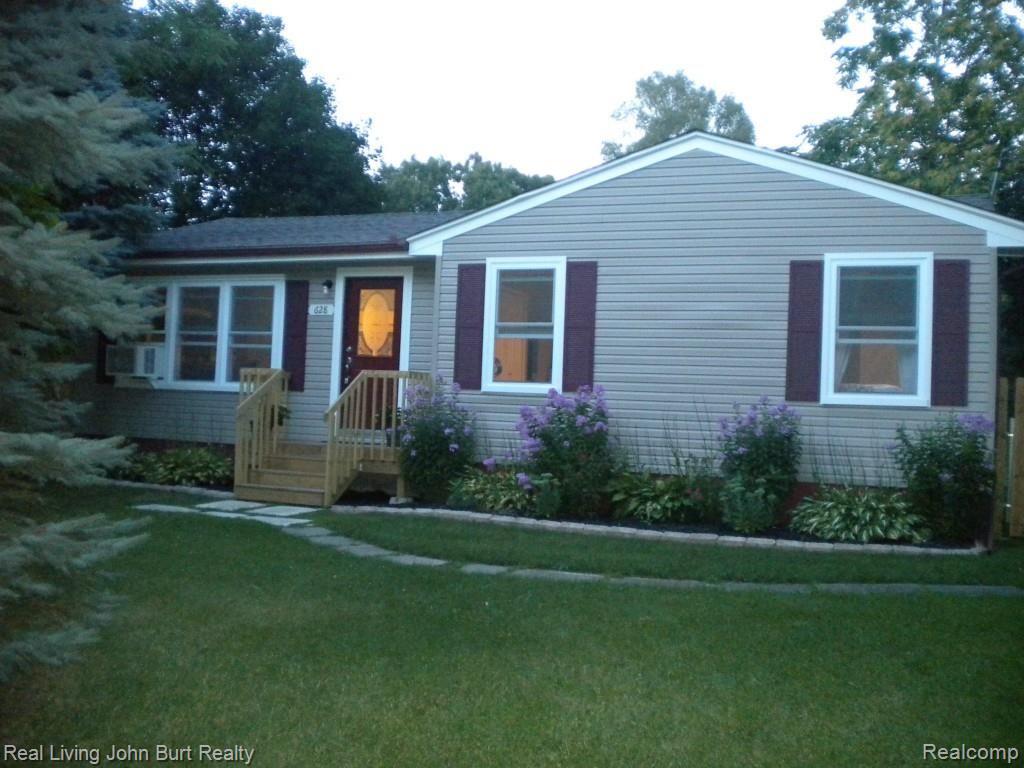 628 Crescent Lake Road Waterford, MI 48327 - Photo 1 of 28 2015-08-06 10.15