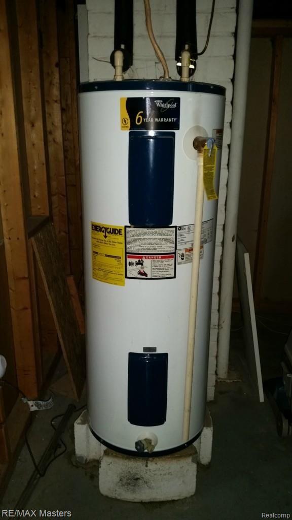 1612 East Sigler Road Carleton, MI 48117 - Photo 22 of 39 20141004_101238.jpg