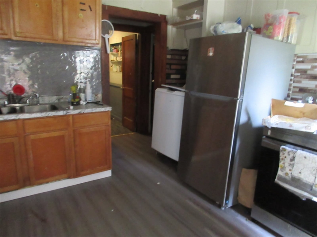 59-61 Carlisle Street Springfield, MA 01109 - Photo 7 of 10