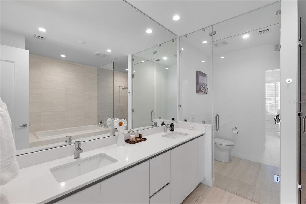 301 Quay Commons, Unit 509 Sarasota, FL 34236 - Photo 13 of 33