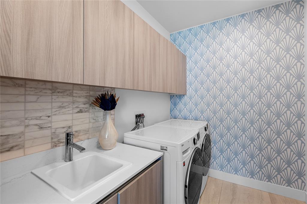 301 Quay Commons, Unit 509 Sarasota, FL 34236 - Photo 19 of 33