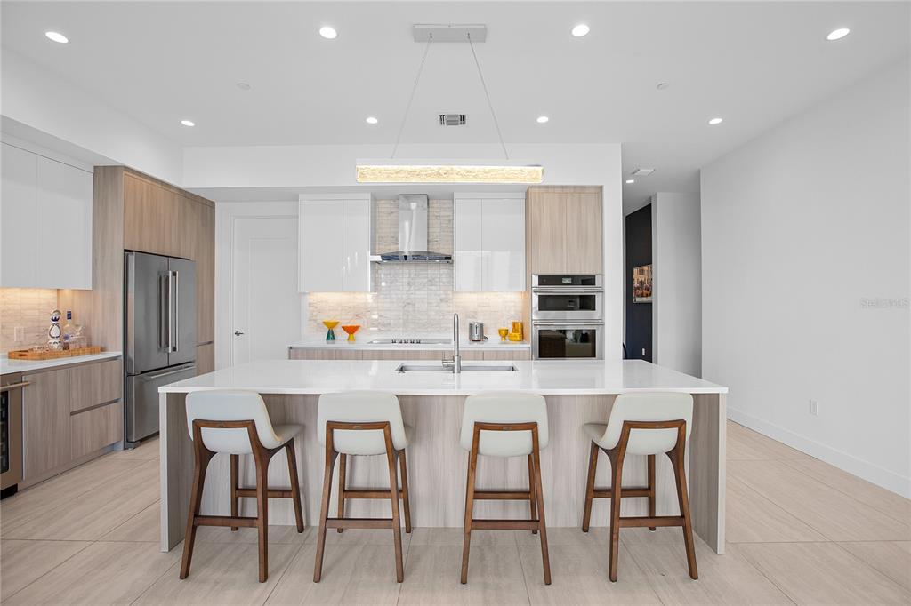 301 Quay Commons, Unit 509 Sarasota, FL 34236 - Photo 7 of 33